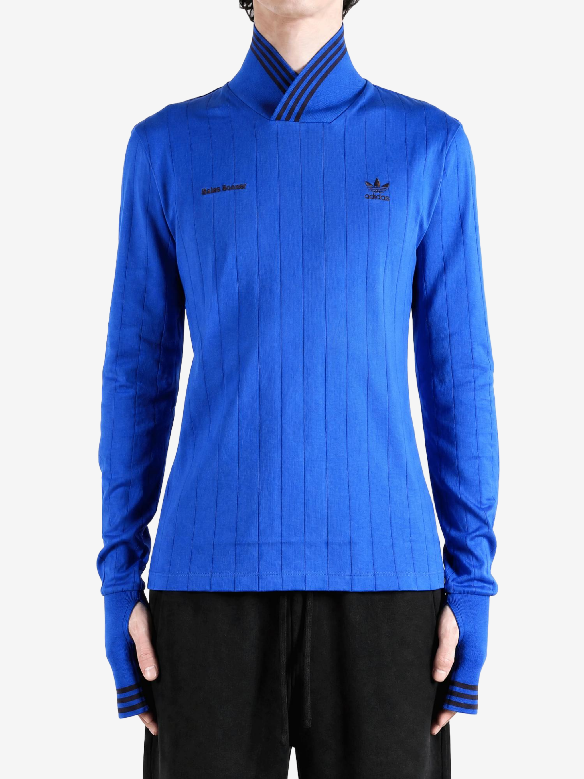 Blue top, front view