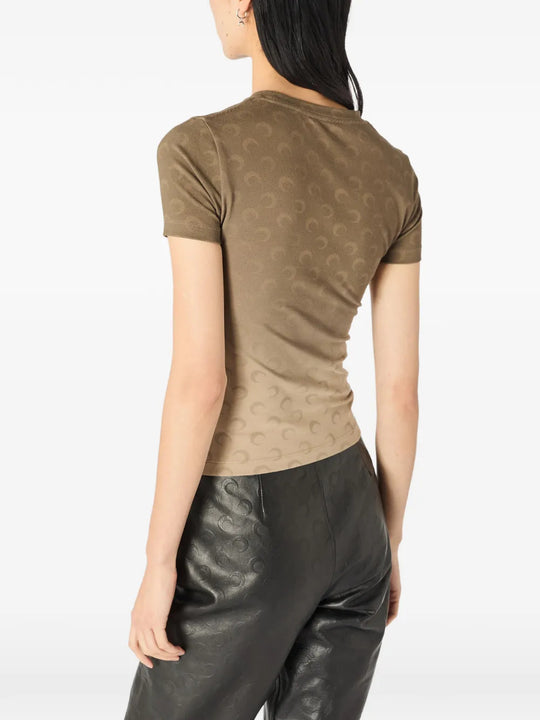 Brown t-shirt worn by a person, showing the t-shirt fit