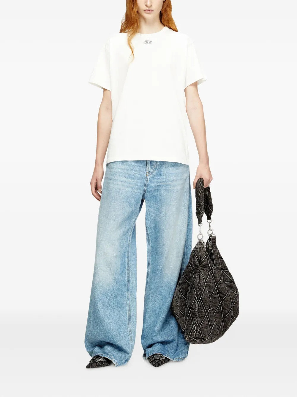 White t-shirt, full body view