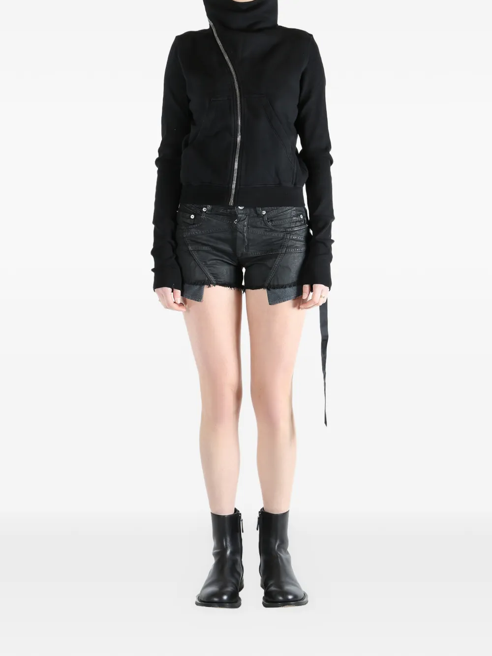 Black sweat, full body view