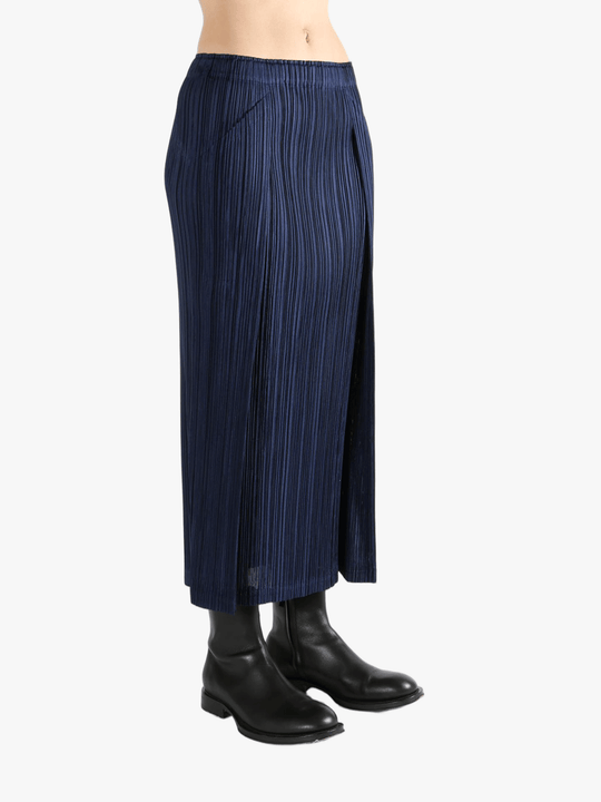 Blue skirt worn by a person, showing the skirt's fit