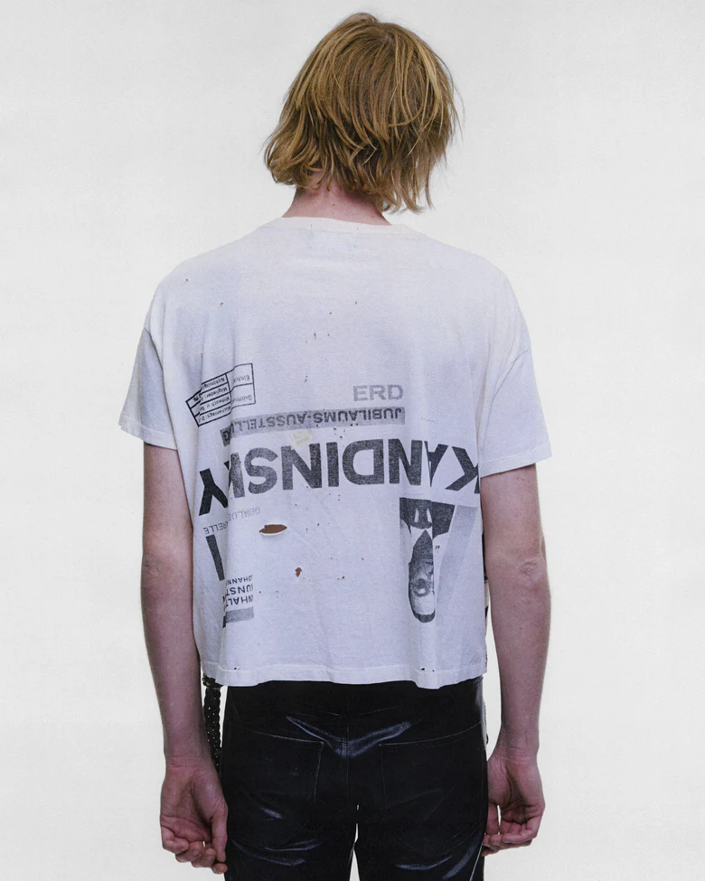 White t-shirt, full body view