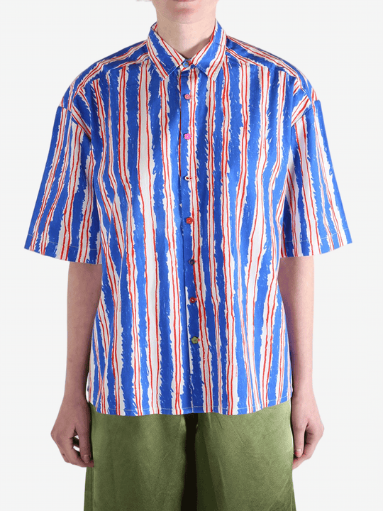 Blue shirts worn by a person, showin the shirt's fit