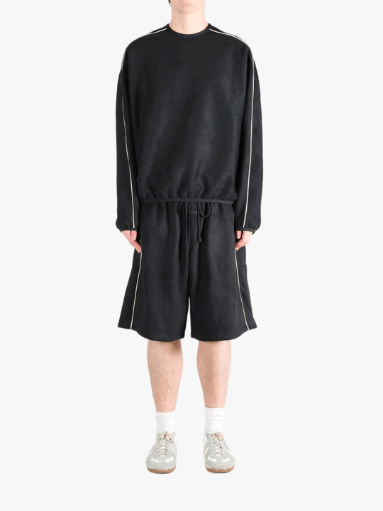 Black shirt,full body view