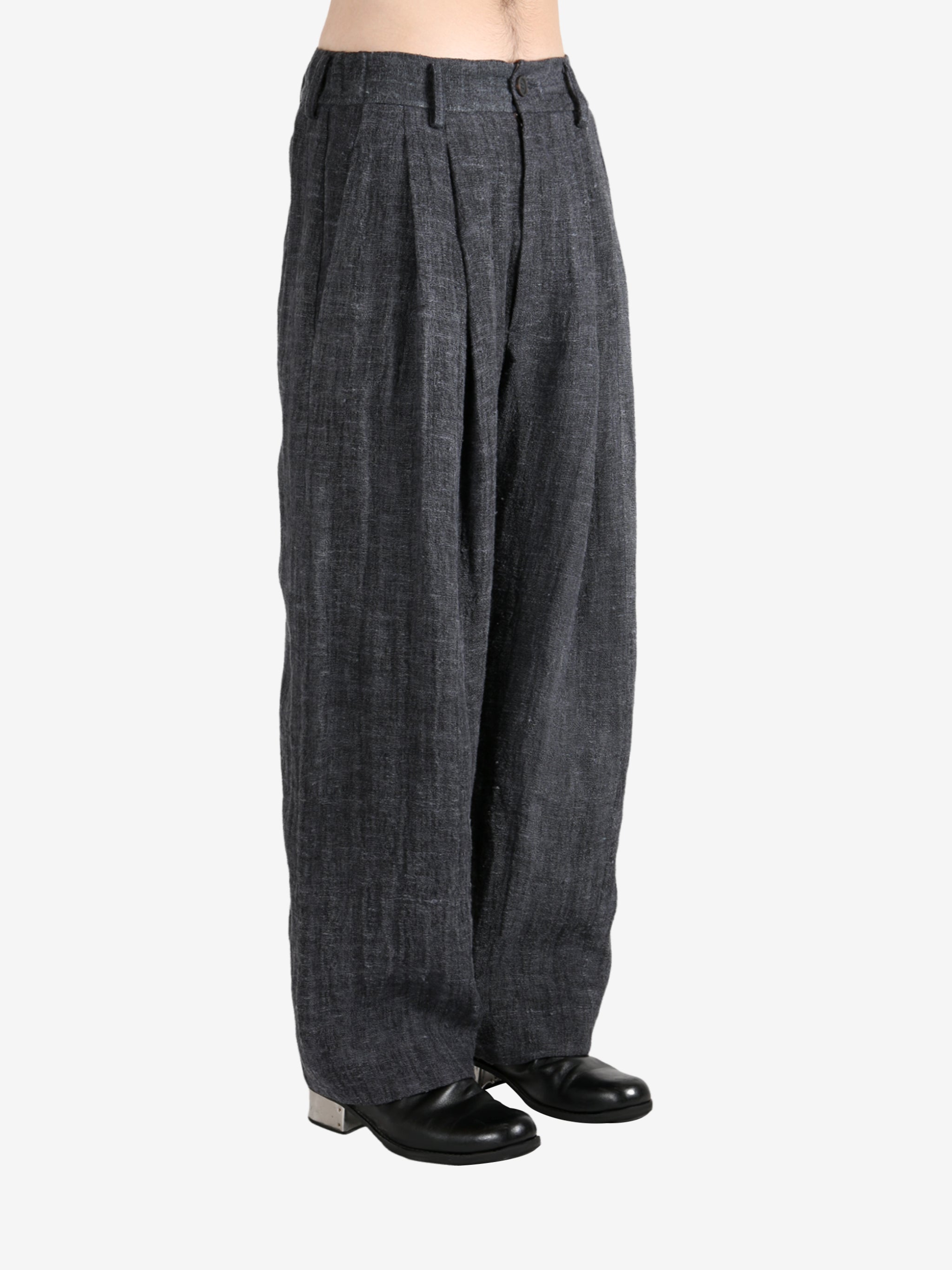 Black pants,worn by a person, showing the pants's fit