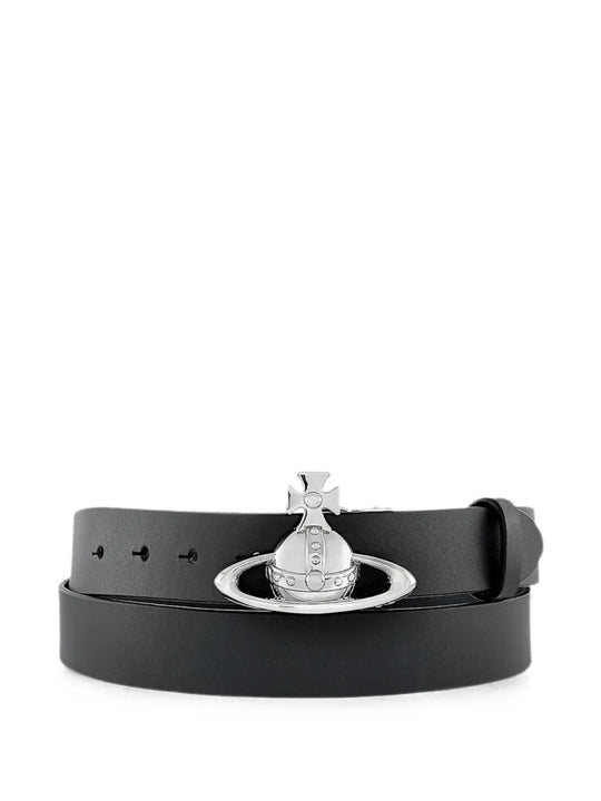 Black accessories, front view