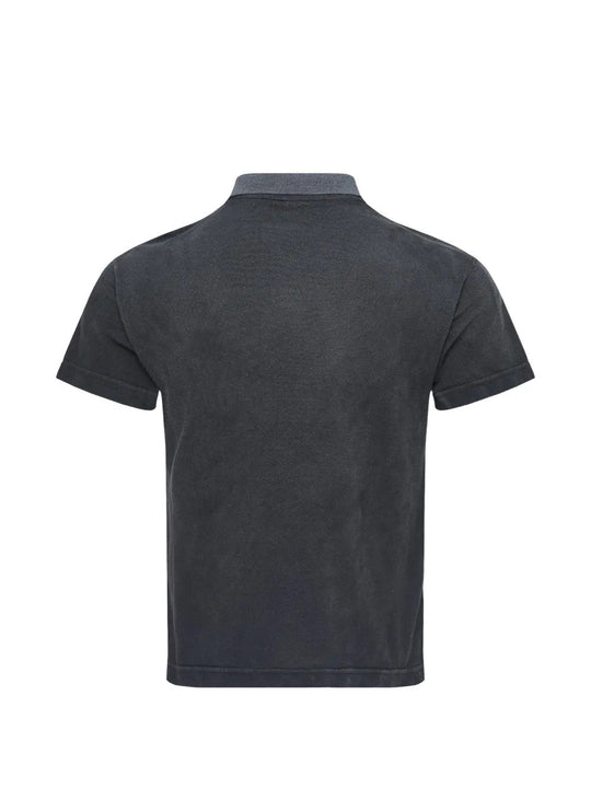 Black shirt, back view