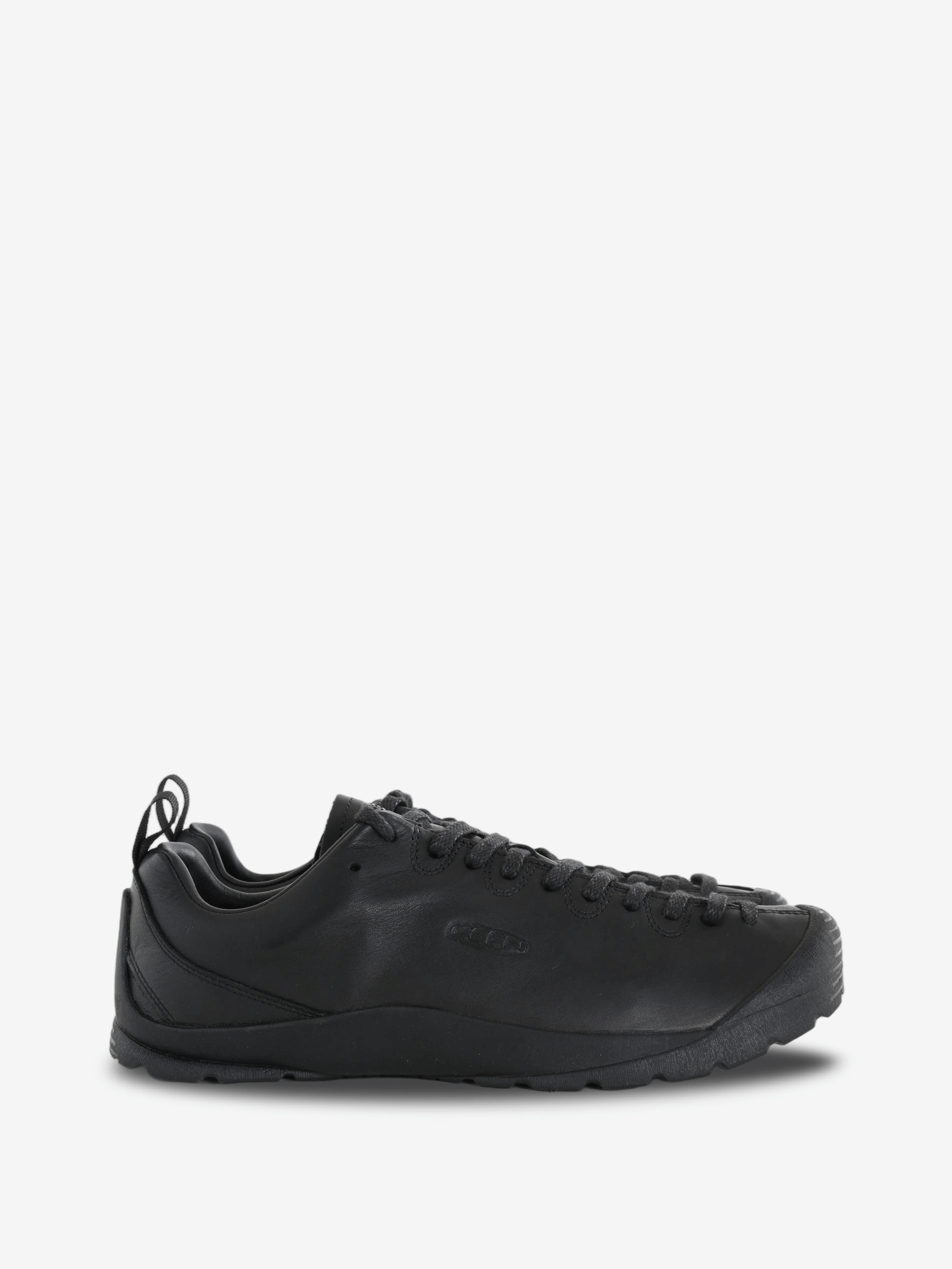 Black shoes, front view