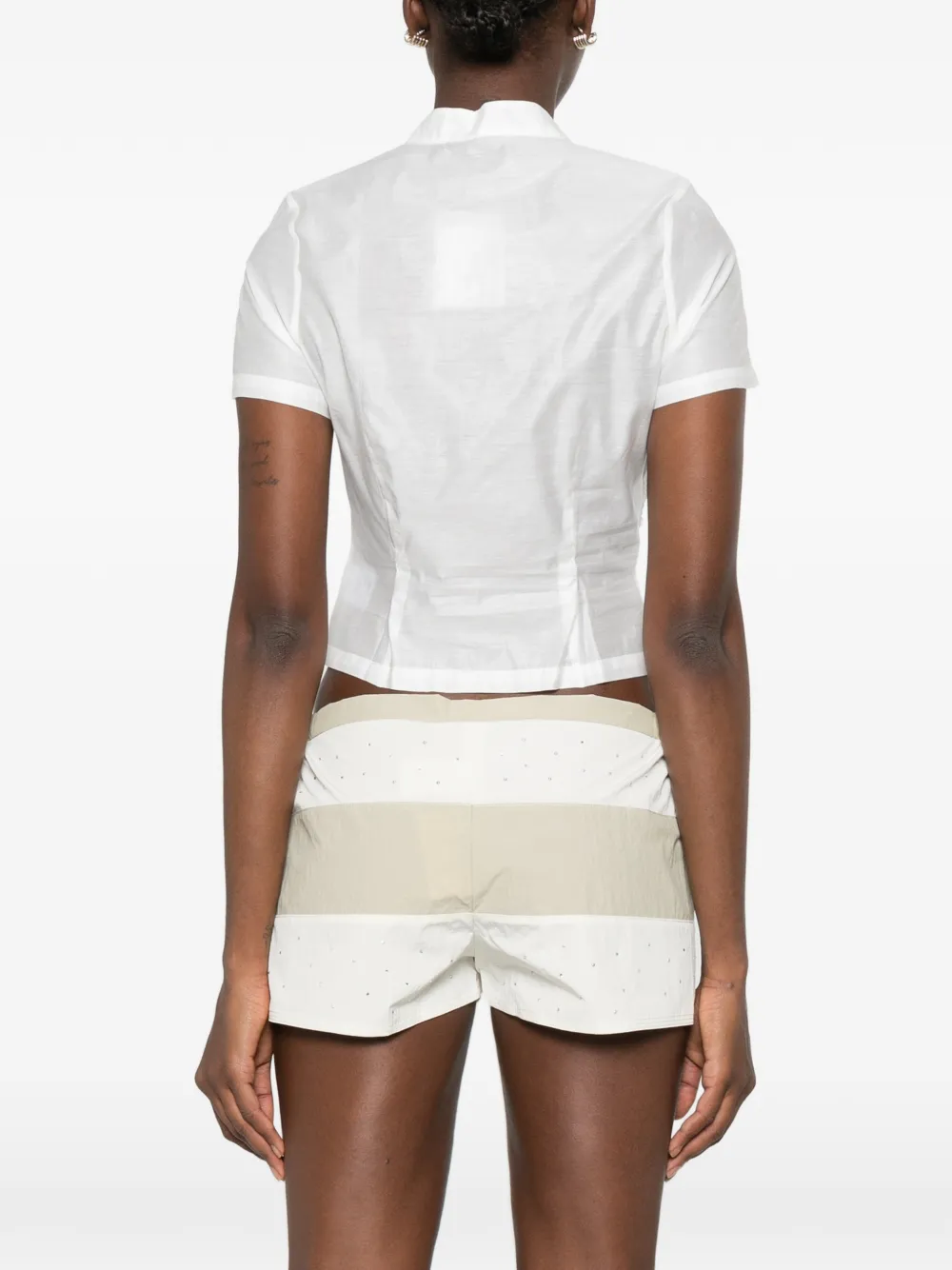 White tops worn by a person, showing the white tops' fit