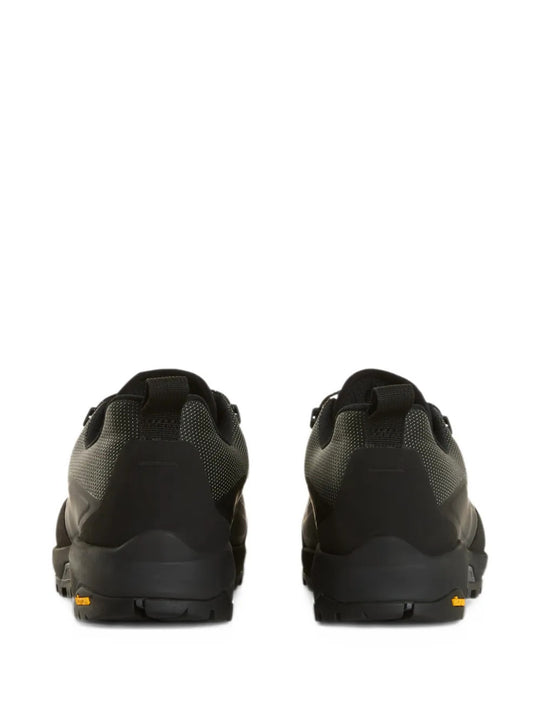 Black shoes, back view