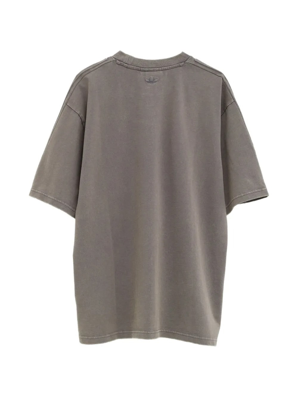 Grey t-shirt, back view