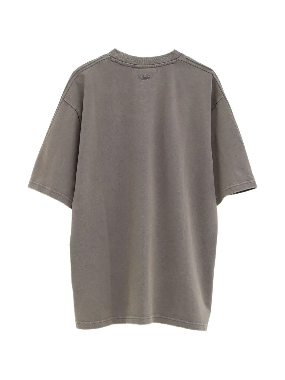 Grey t-shirt, back view