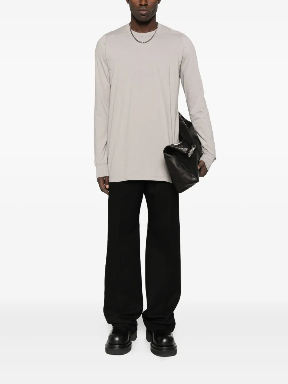 White t-shirt, full body view