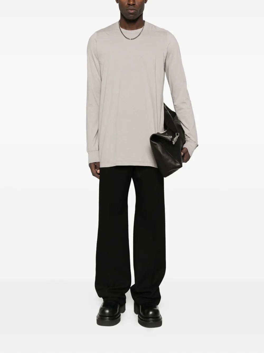 White t-shirt, full body view