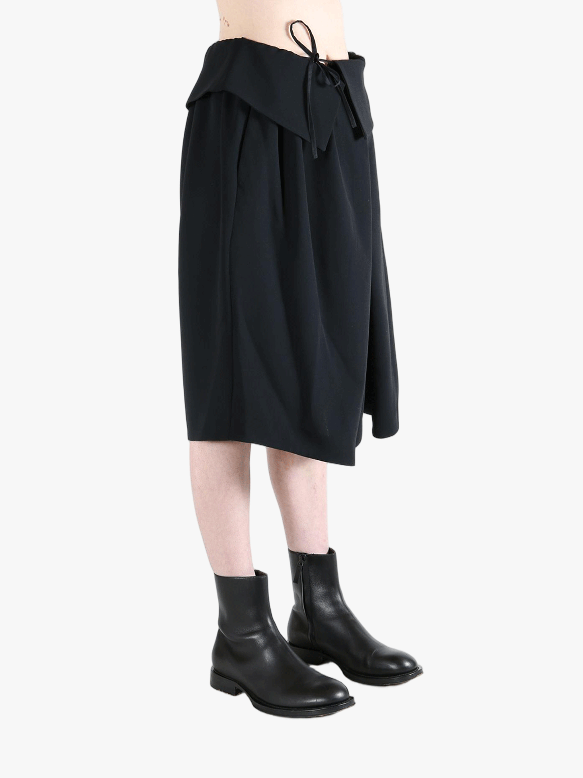 Black skirt, side view