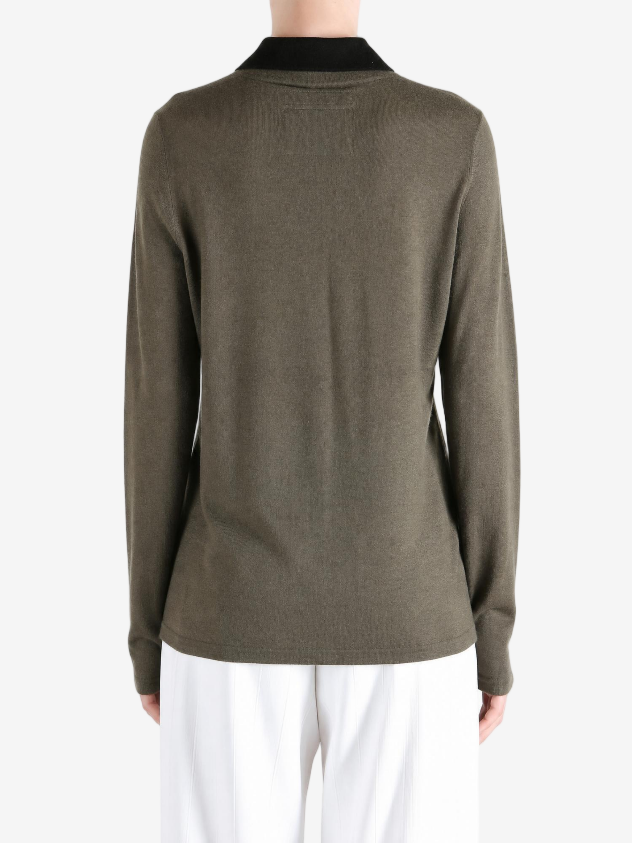 Green t-shirt, full body view