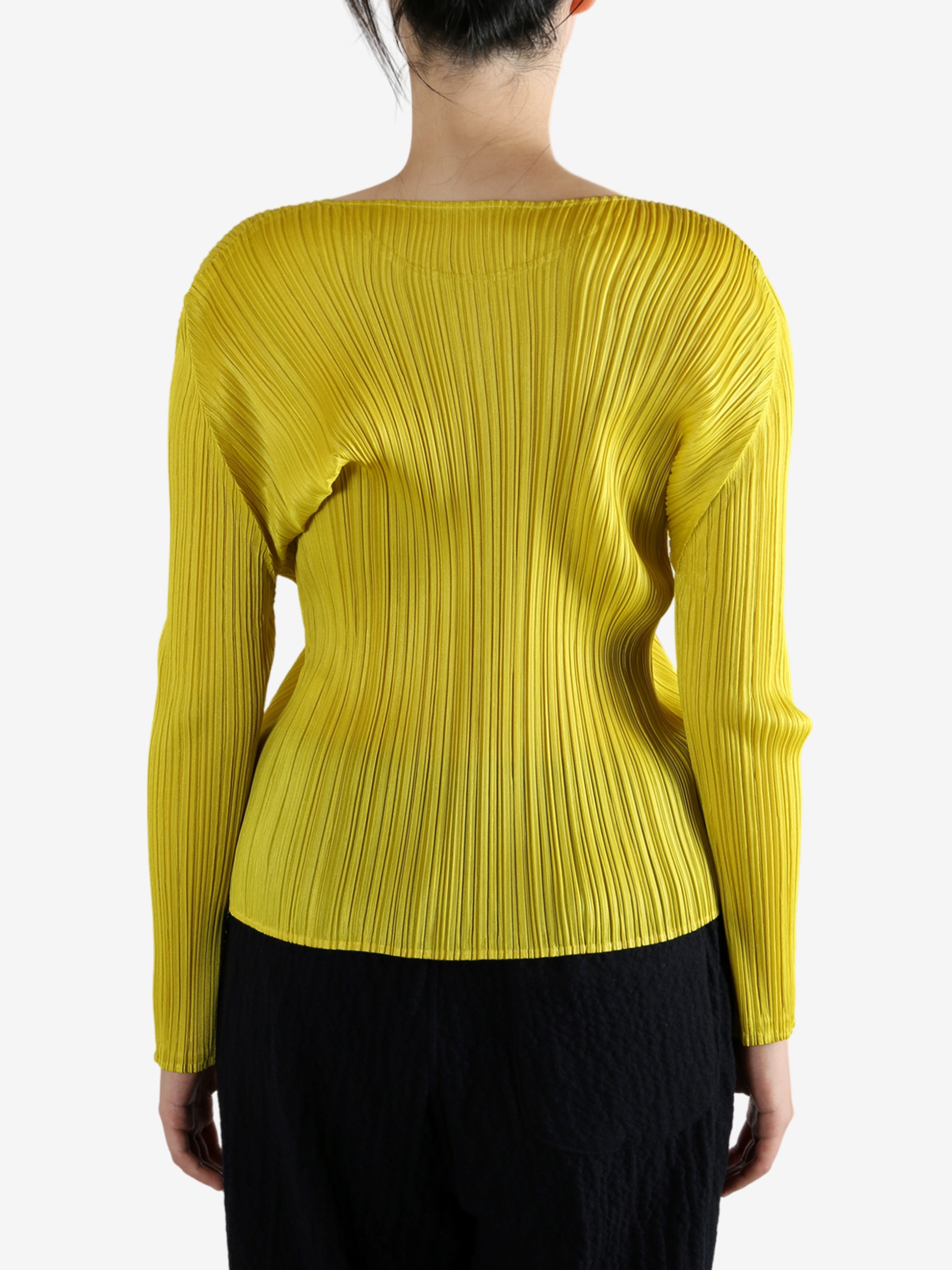 Yellow top worn by a person, showing the top fit