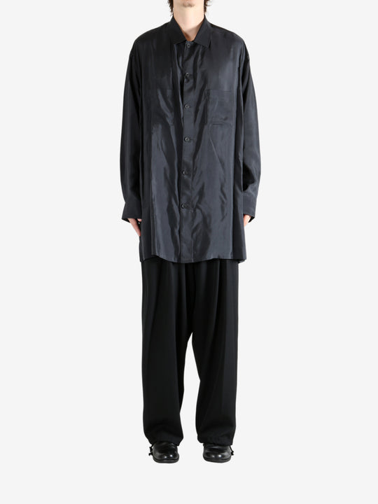 Black shirt, full body view