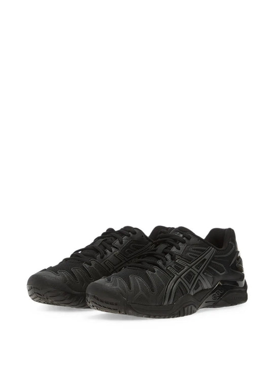 Black shoes, front view