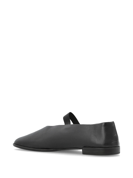Brown shoe,front view