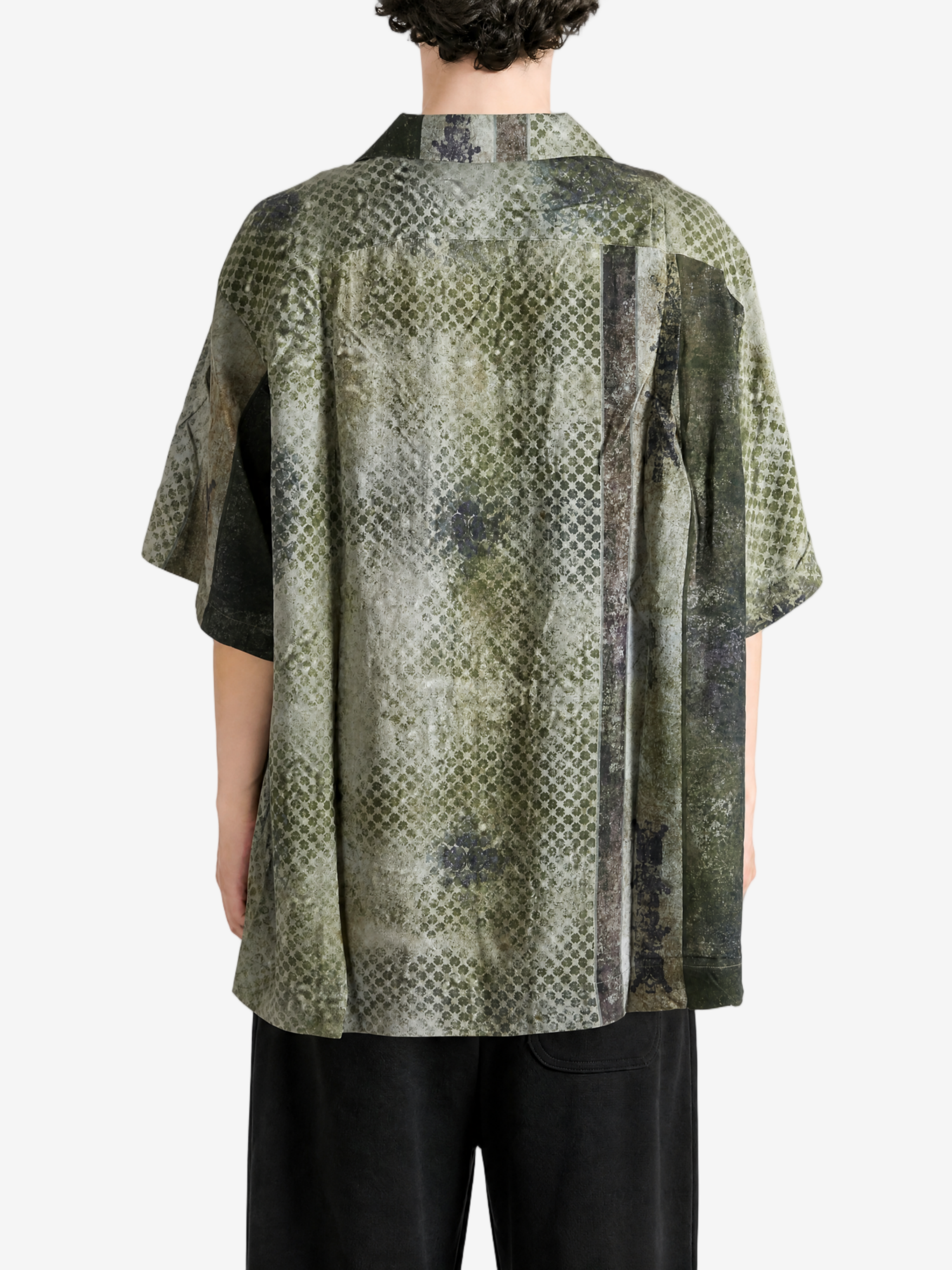 Green shirt, full body view