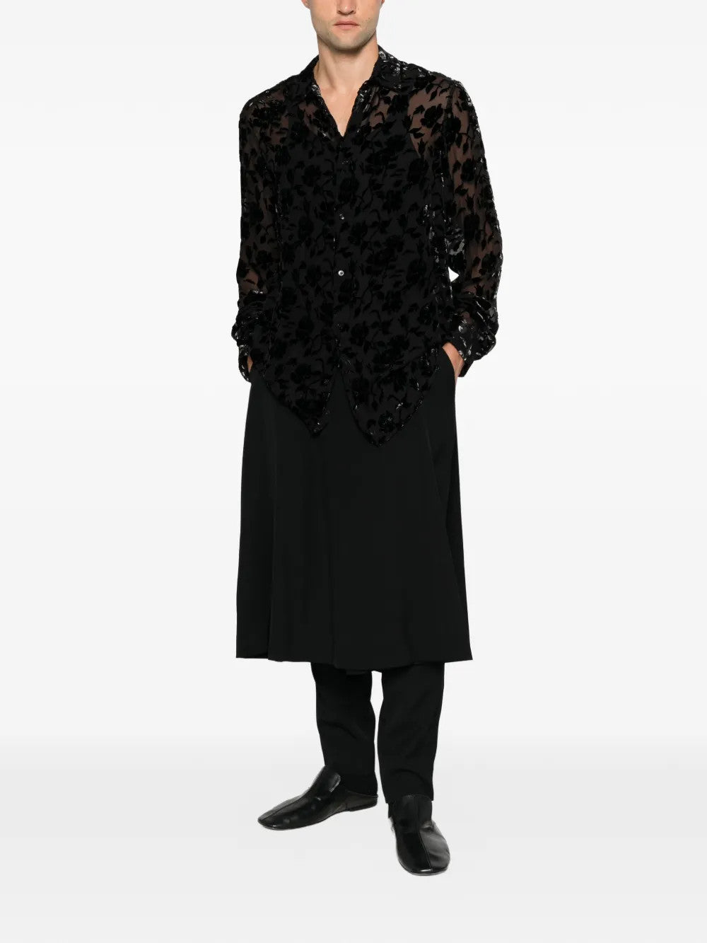 Black shirt, full body view