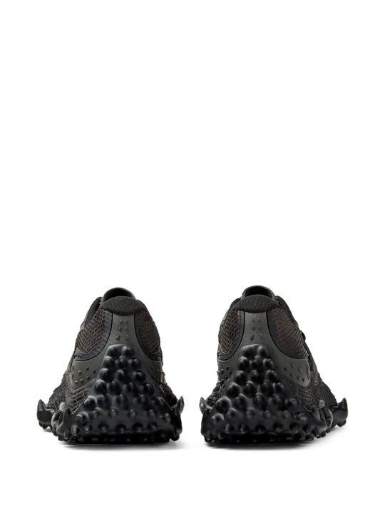 black sneakers,back view