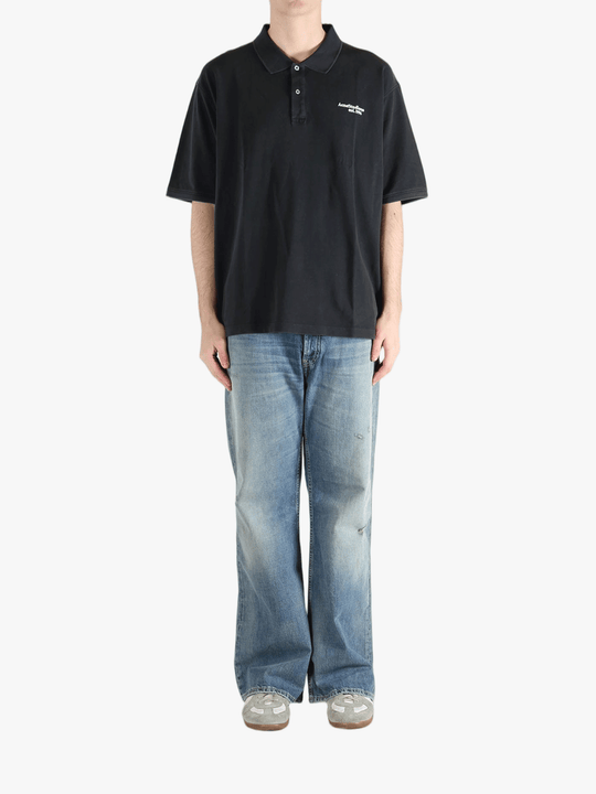 Black t-shirt, full body view