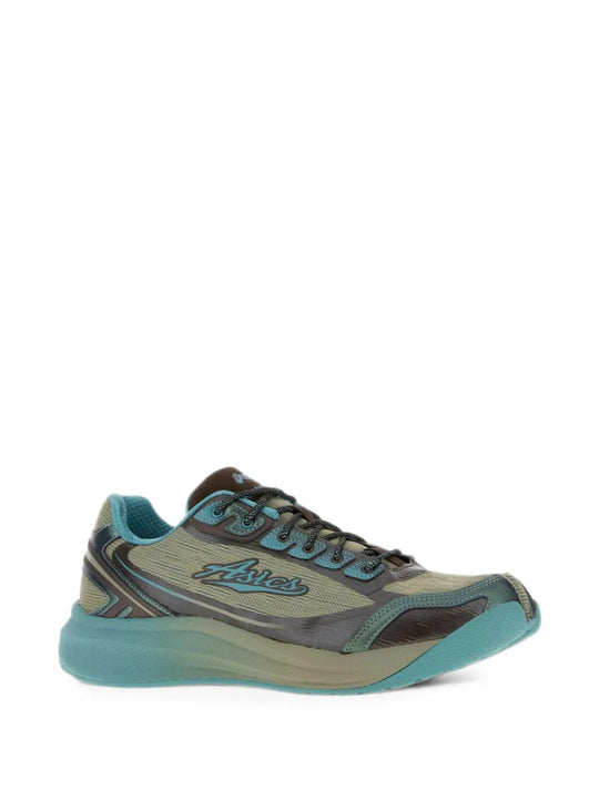 Green shoes, front view