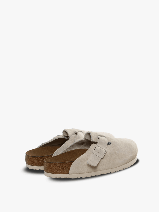 White sandals,back view