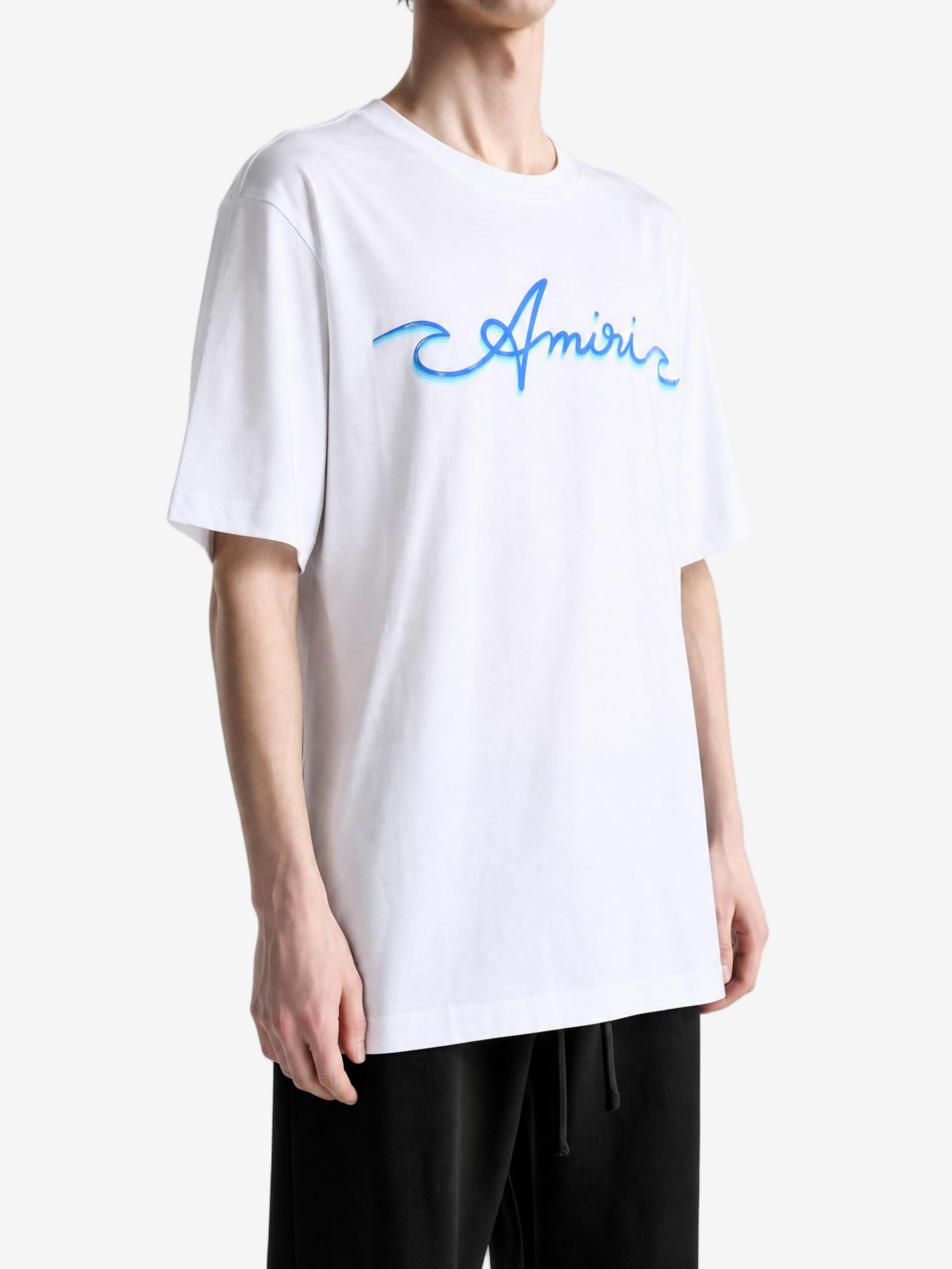 White t-shirt, full body view