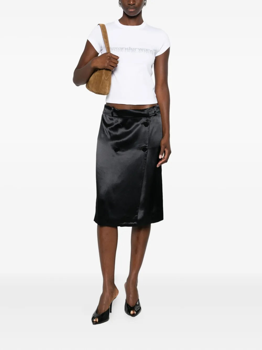 White t-shirt, full body view