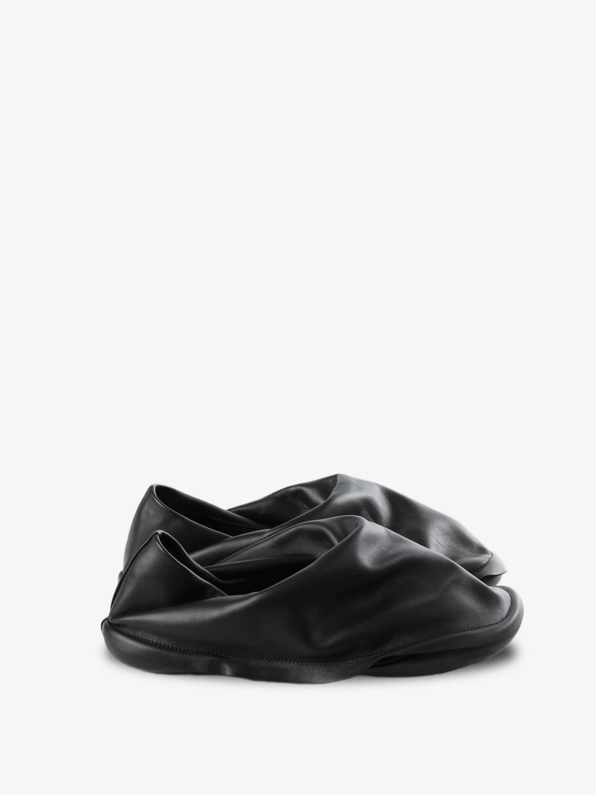 Black shoes, front view