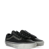 Black shoes, front view