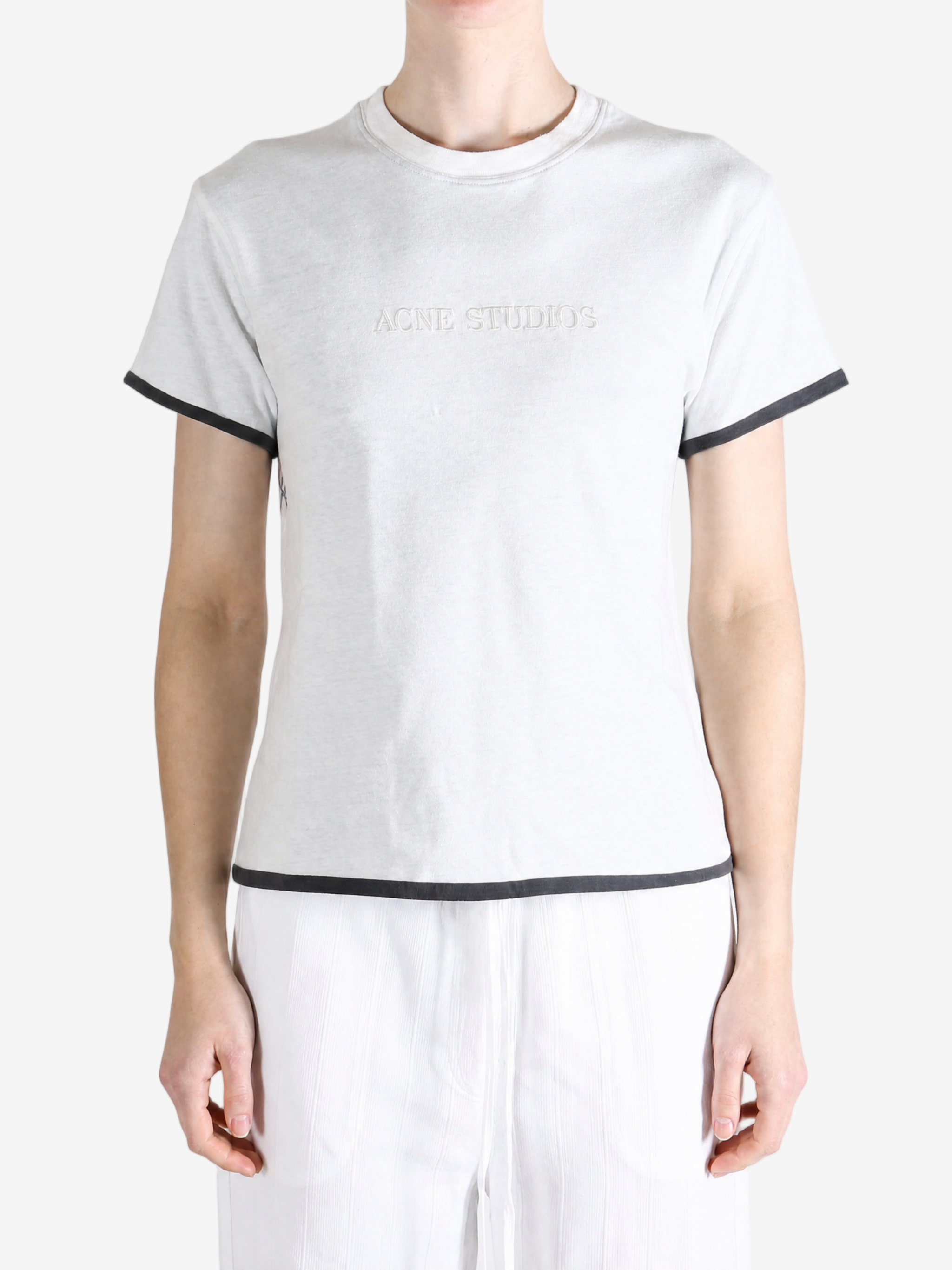 White t-shirt, full body view