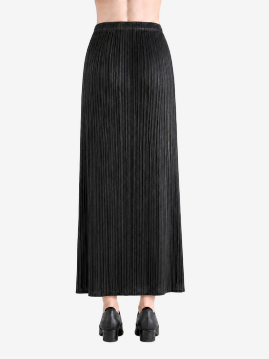 Black skirt, full body view