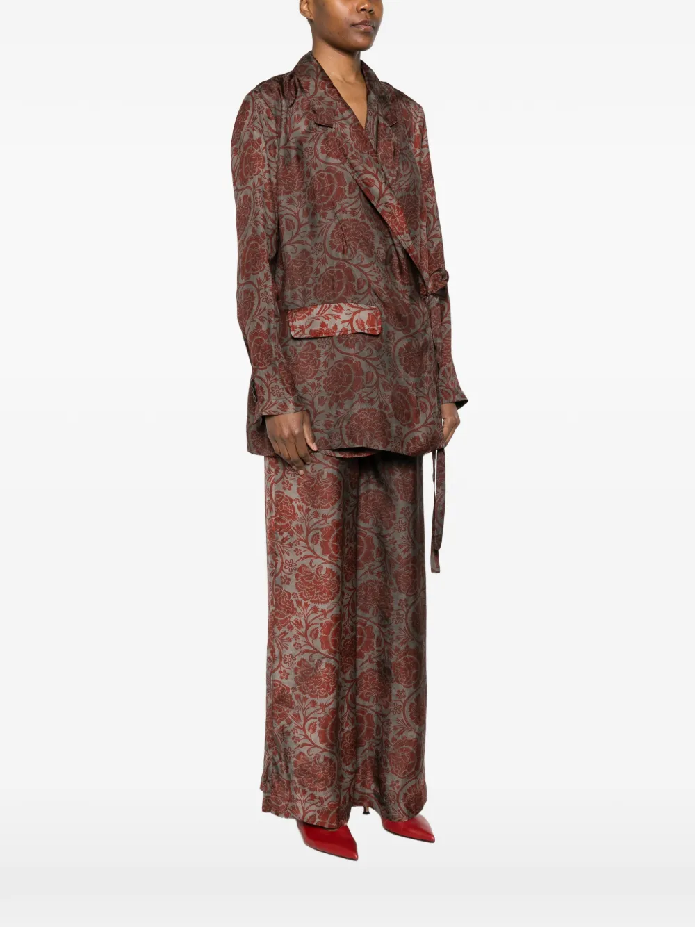 Red jacket,full body view