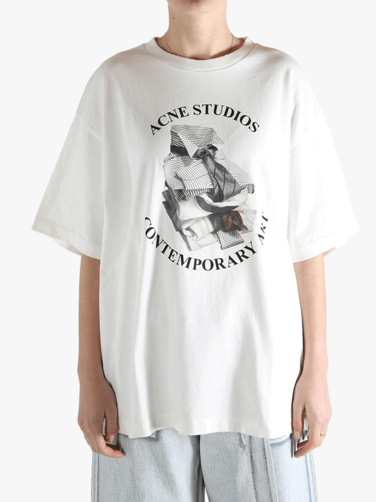 White t-shirt worn by a person, showing the t-shirt's fit