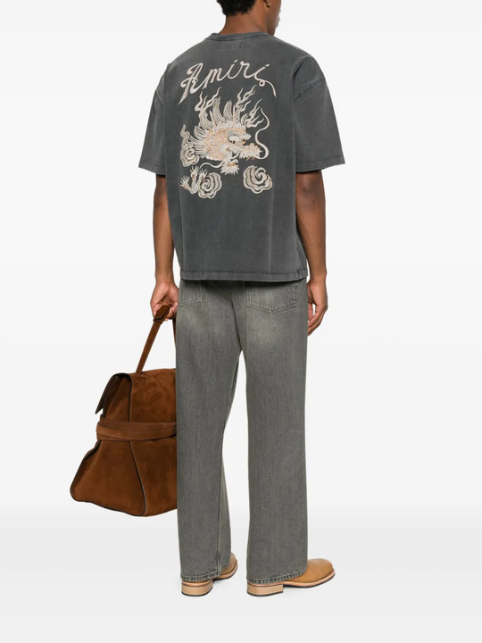 Black t-shirts,full body view