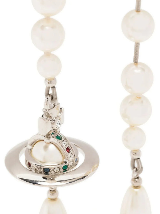 White accessories, front view
