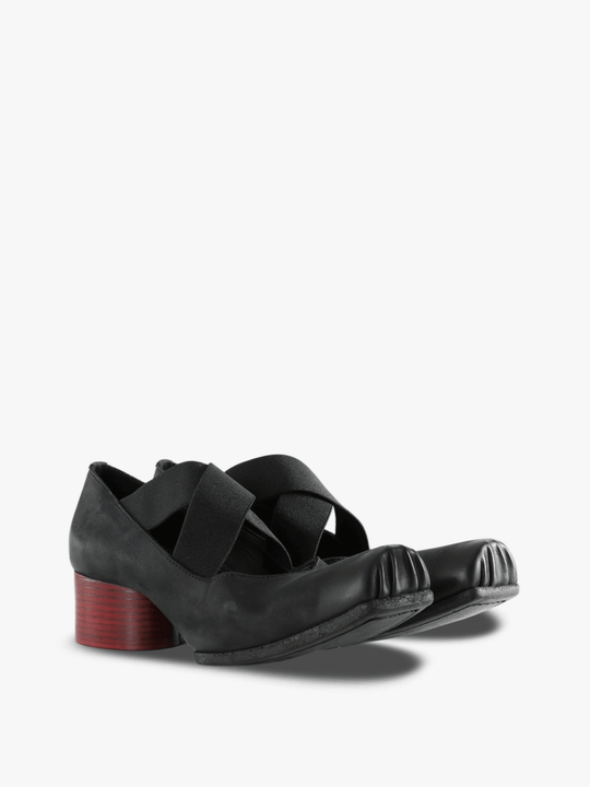 Black shoes, front view
