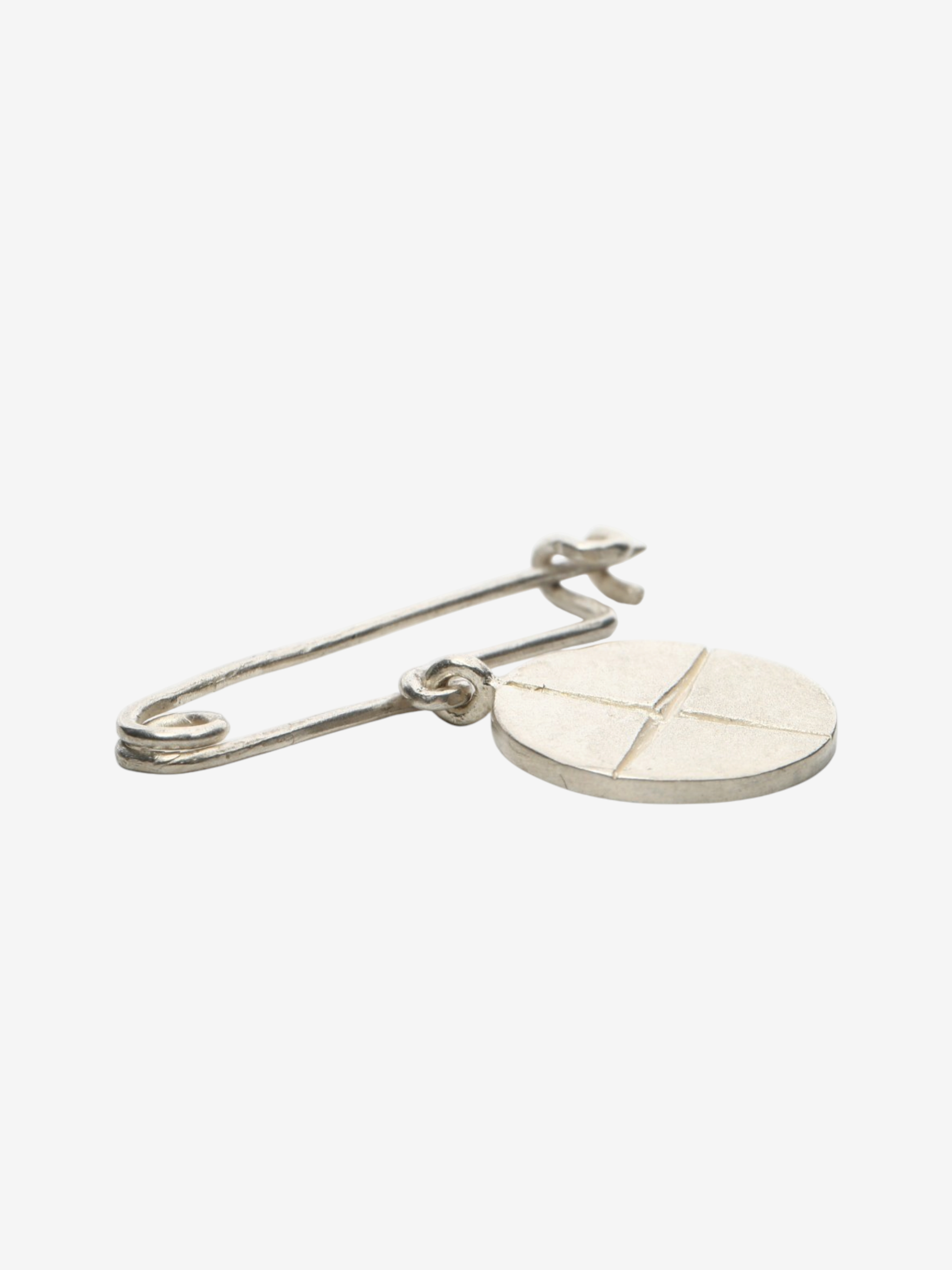 Grey accessories, front view