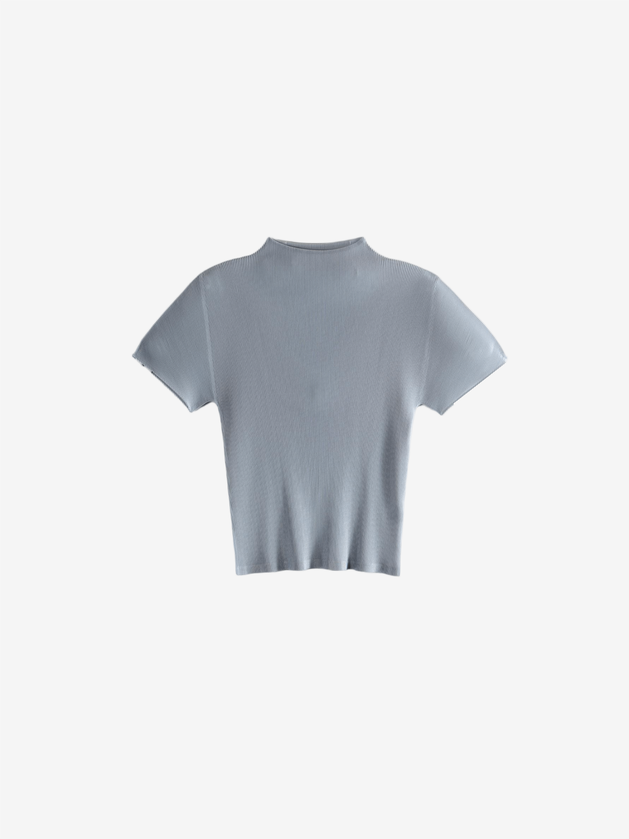 Grey shirt, front view