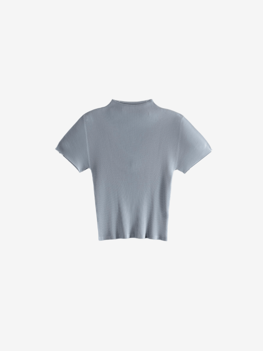 Grey shirt, front view