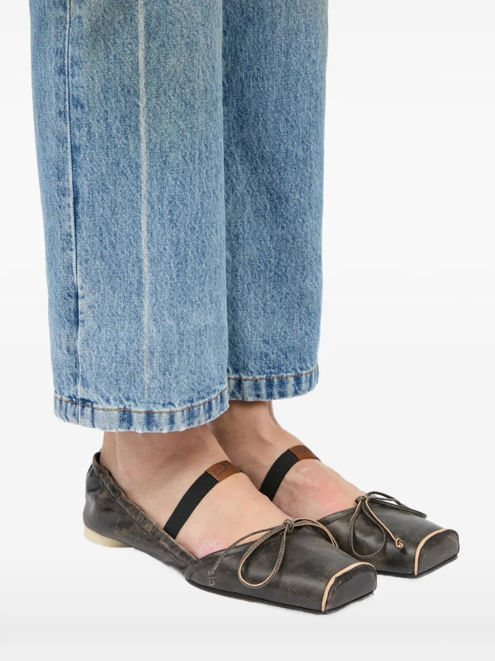 Black flat worn by a person, showing the flat's fit
