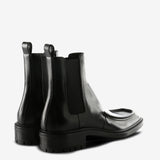 Black boots,back view