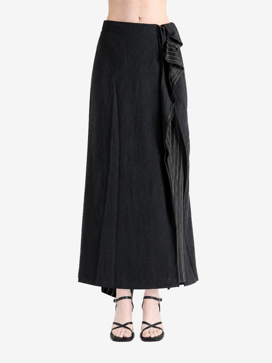 Black skirt, front view