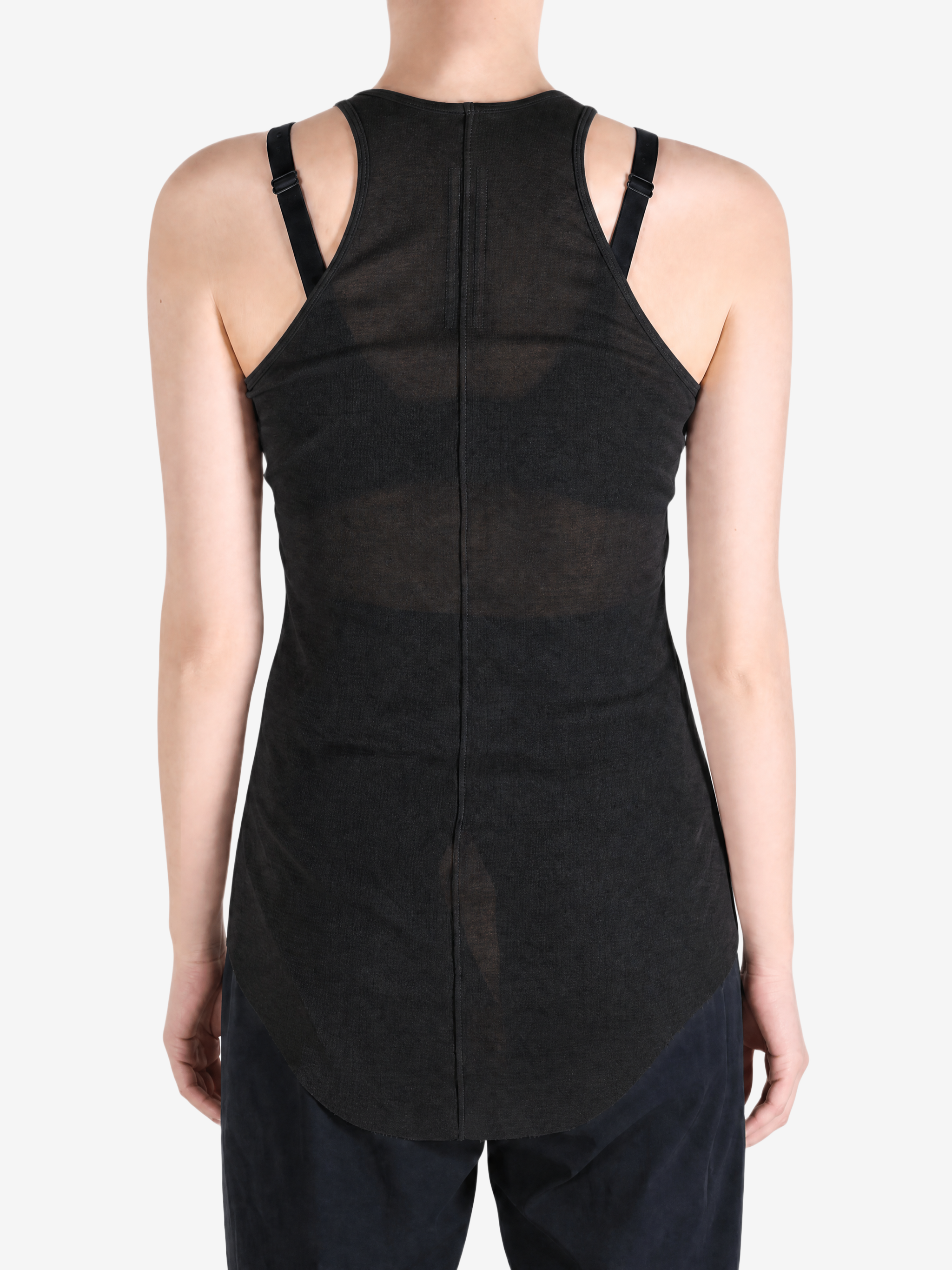 Black top worn by a person, showing the top fit