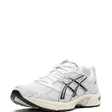 White sneaker,side view