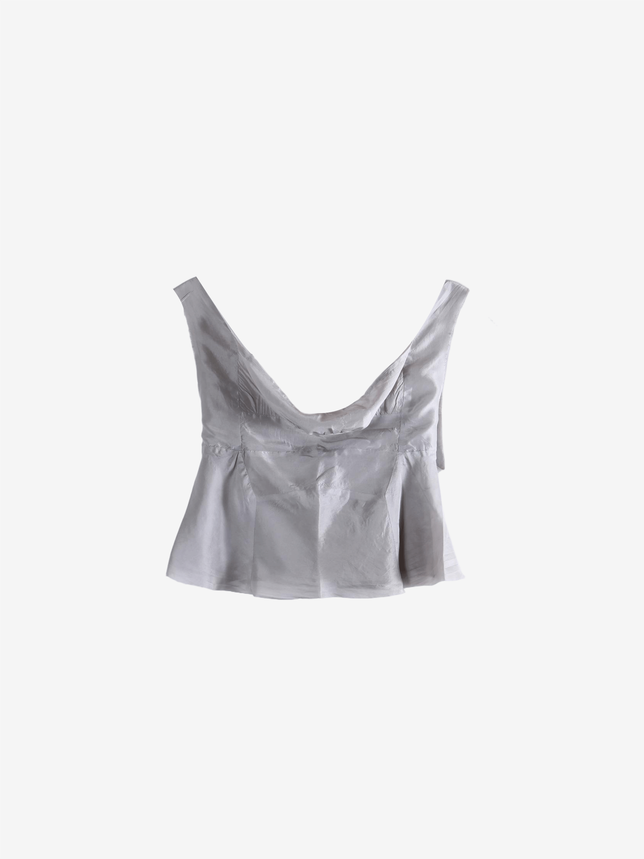 Grey top, front view